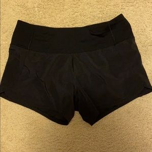black lululemon shorts